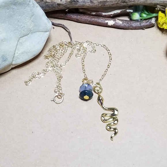 Gold necklace with Serpent charm - Picture 1 of 3